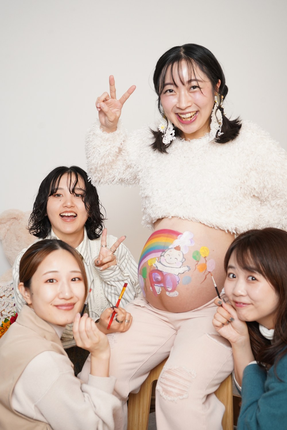 マタニティフォトを友だちと一緒に撮影